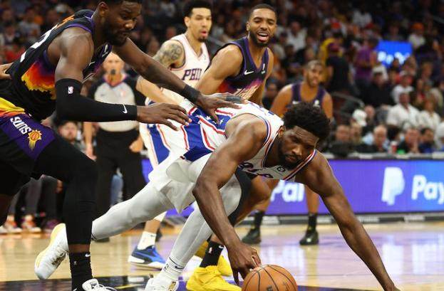 开云体育下载-恩比德孤立无援 蜜月期已过哈登重回划水状态？