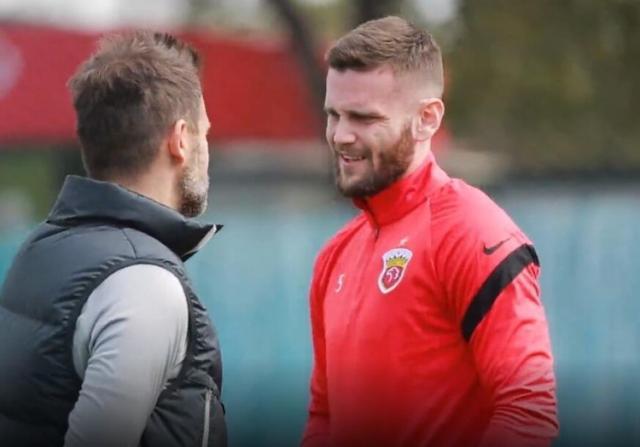 开云APP-海港新援后卫坦承经济是加盟原因 对未来充满信心